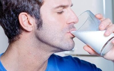 Homem não tem osteoporose? Beber leite evita o problema? Tire suas dúvidas…