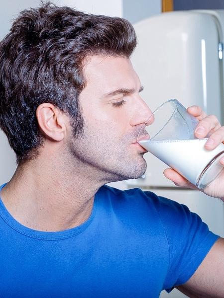 Homem não tem osteoporose? Beber leite evita o problema? Tire suas dúvidas…